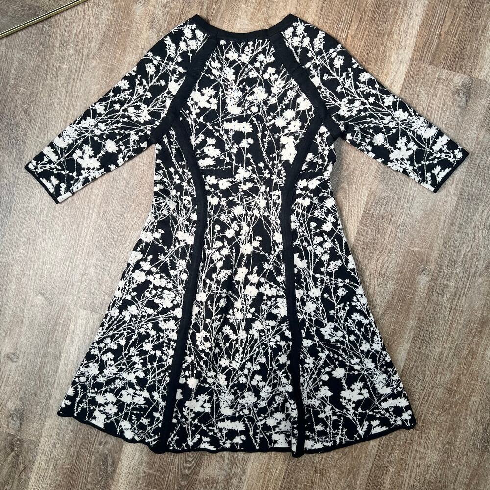 Neiman Marcus Floral Print Knee Length Dress Black and White - Picture 6 of 6